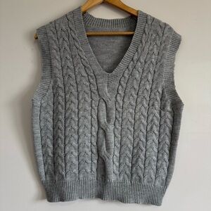Elegant Gray V-Neck Cable Knit Sweater Vest
